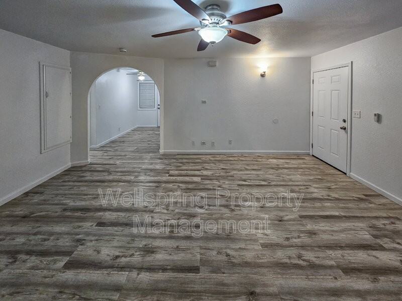 117 S Silver Ridge St - Photo 2 of 16