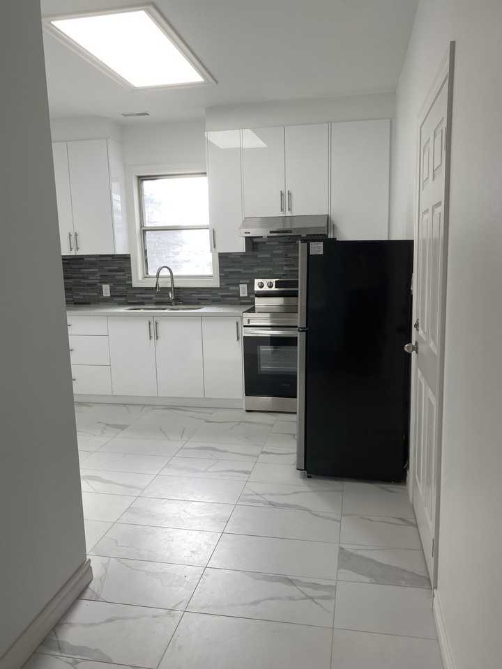 Bathurst St & Dundas St W - Photo 2 of 9