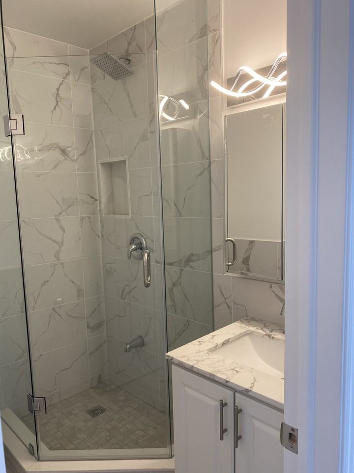 Bathurst St & Dundas St W - Photo 4 of 9