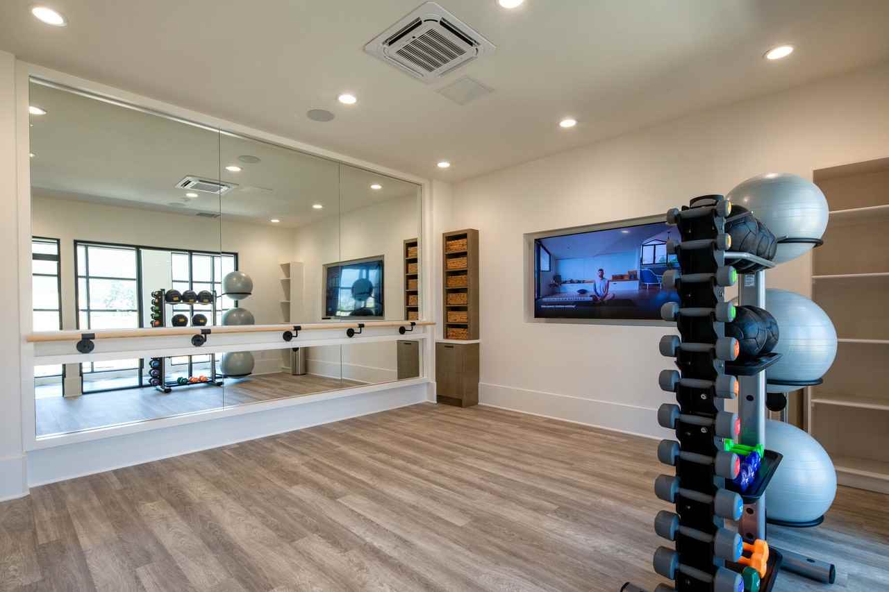 VASARI AT VENTANA - Photo 4 of 9