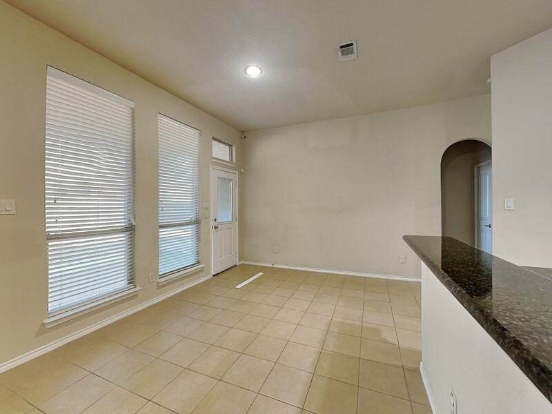 1605 Grey Willow Ln - Photo 5 of 20