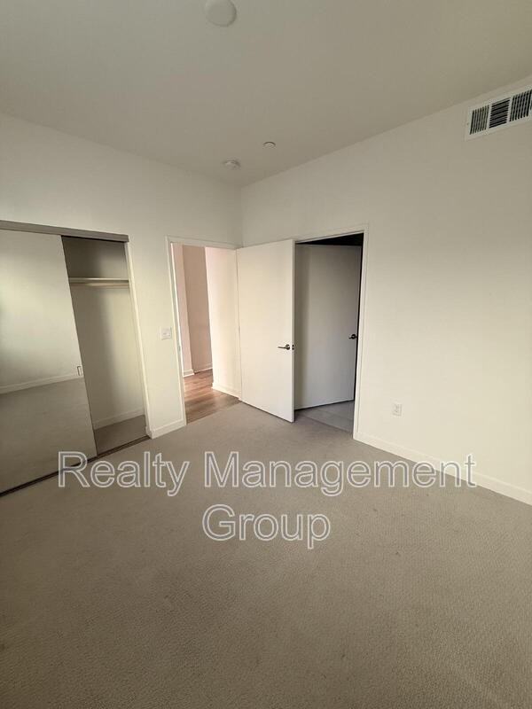 5480 Shorefront Dr #163 - Photo 4 of 24