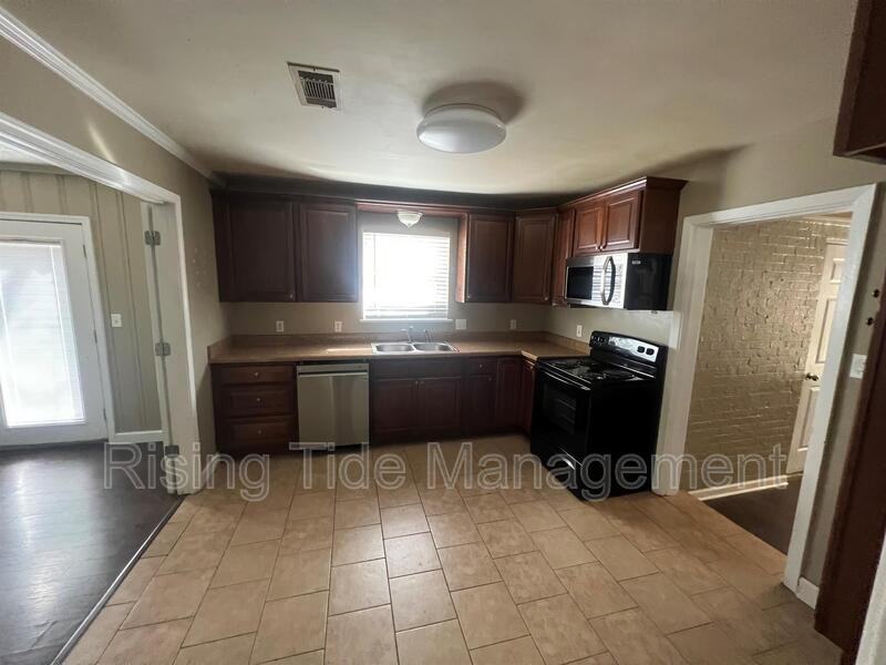 3704 Honeysuckle Rd - Photo 2 of 9