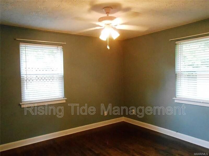 3704 Honeysuckle Rd - Photo 5 of 9