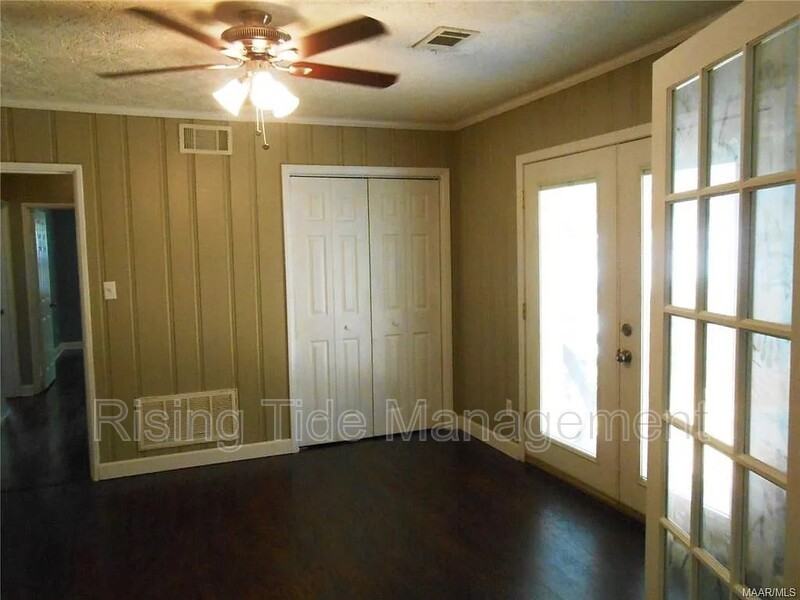 3704 Honeysuckle Rd - Photo 7 of 9