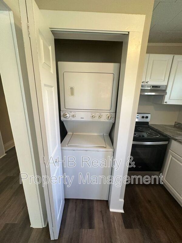 511 Cummings St #B - Photo 4 of 10