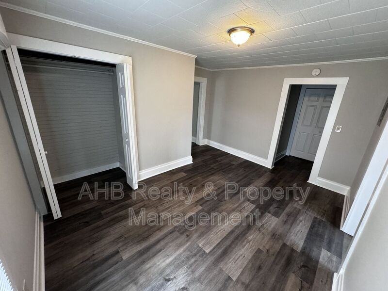 511 Cummings St #B - Photo 6 of 10