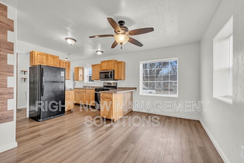 202 S Middleton Rd - Photo 3 of 16