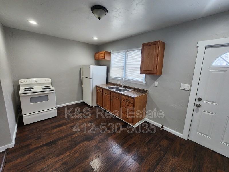 717 Ellsworth Ave - Photo 4 of 9