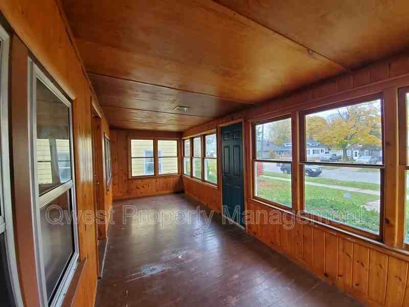 784 Eleanor St Ne - Photo 2 of 14