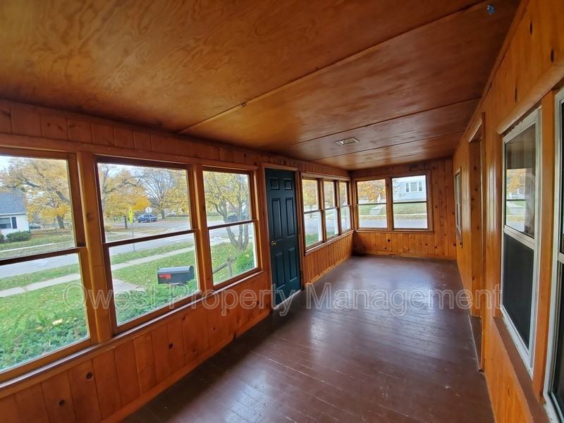 784 Eleanor St Ne - Photo 3 of 14