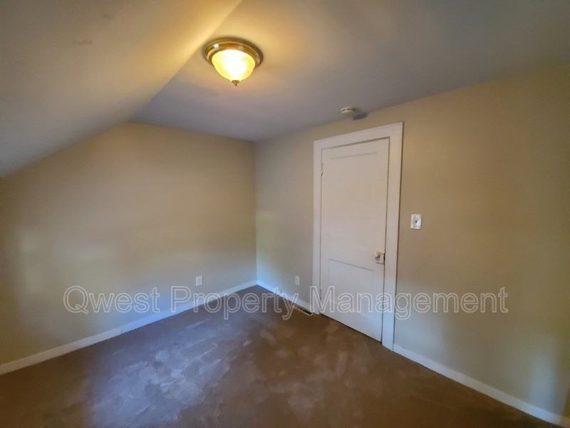 784 Eleanor St Ne - Photo 6 of 14