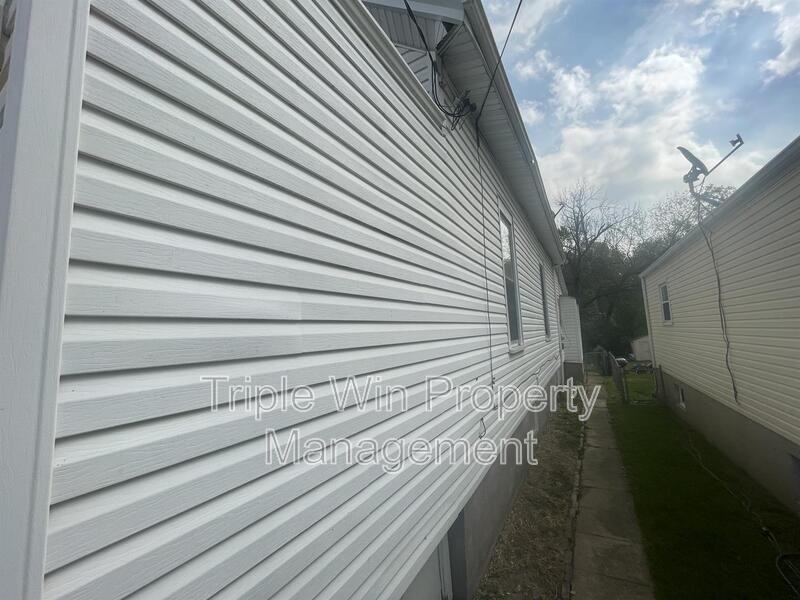 132 Cunningham Ave - Photo 3 of 39