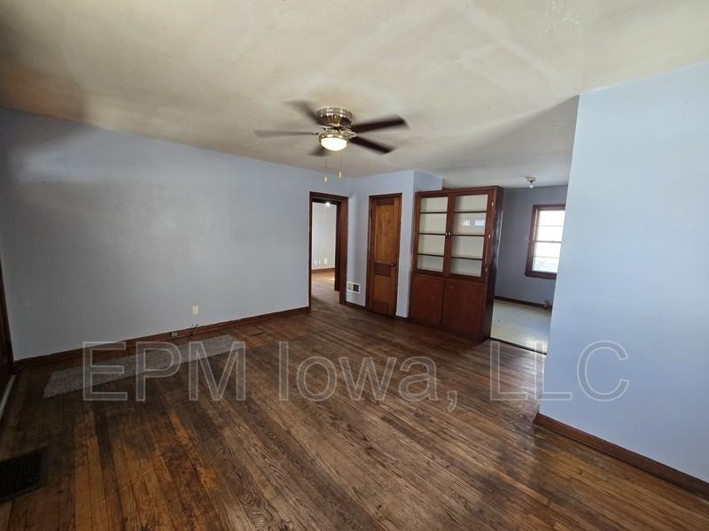 407 Linden Ave - Photo 2 of 18