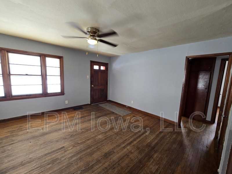 407 Linden Ave - Photo 3 of 18