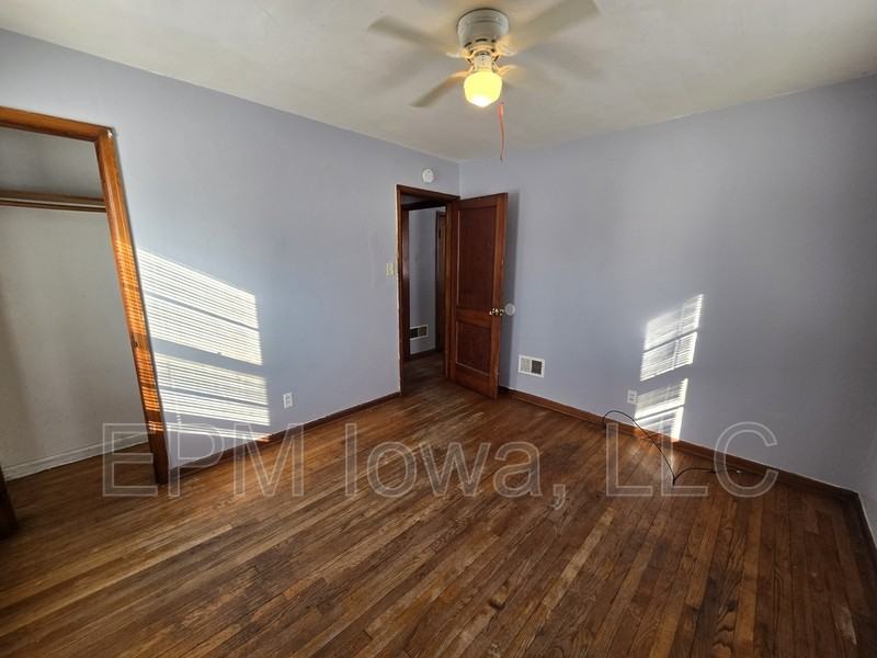 407 Linden Ave - Photo 7 of 18