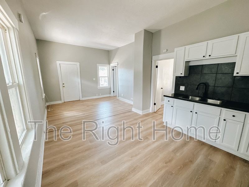 2519 S 12th St - Photo 4 of 12