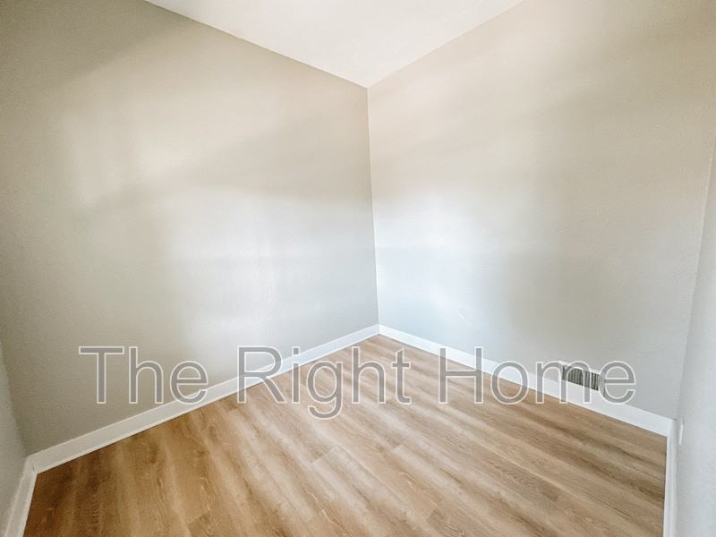 2519 S 12th St - Photo 5 of 12