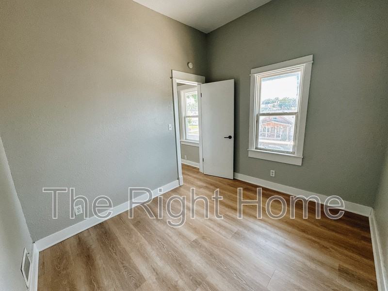 2519 S 12th St - Photo 6 of 12