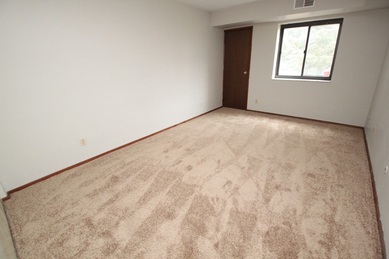 ORCHARD AVE -- 149 - Photo 5 of 8