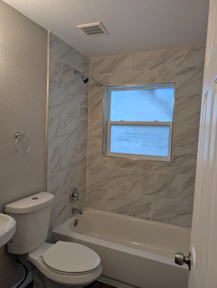 1028 W South St - Photo 3 of 11