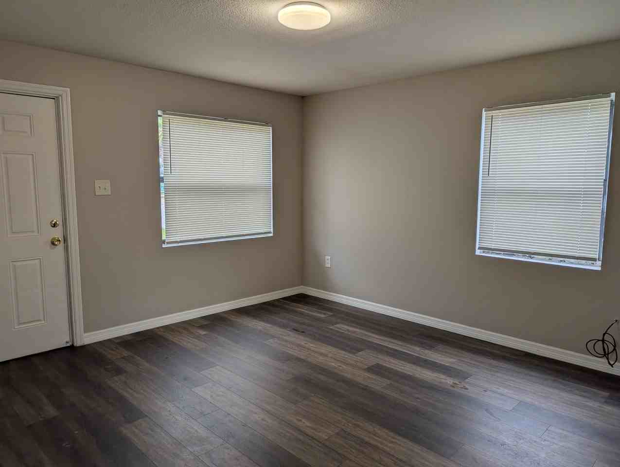 1028 W South St - Photo 6 of 11