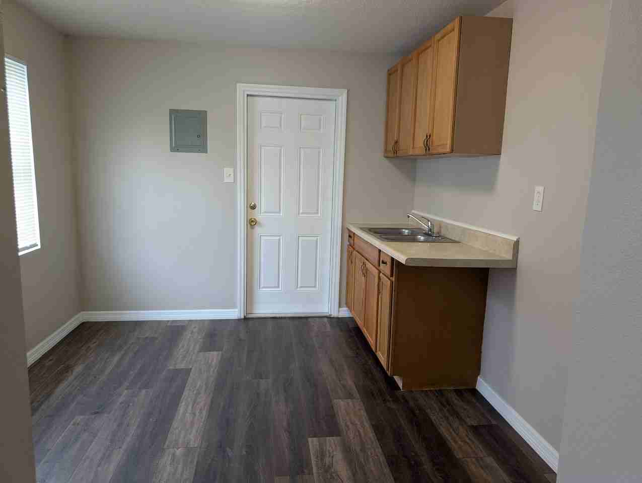 1028 W South St - Photo 7 of 11