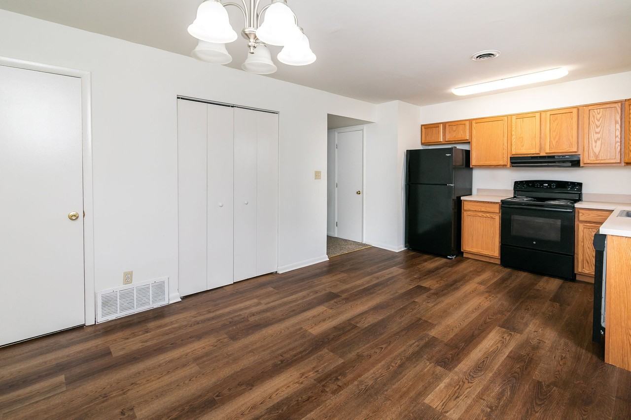 605 Riverside Drive - Photo 4 of 15