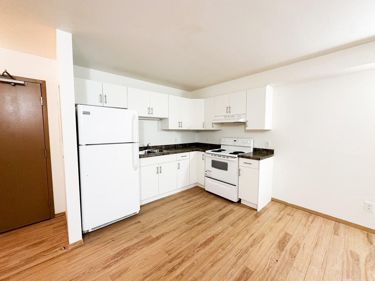138 Lorne Avenue - Photo 2 of 10