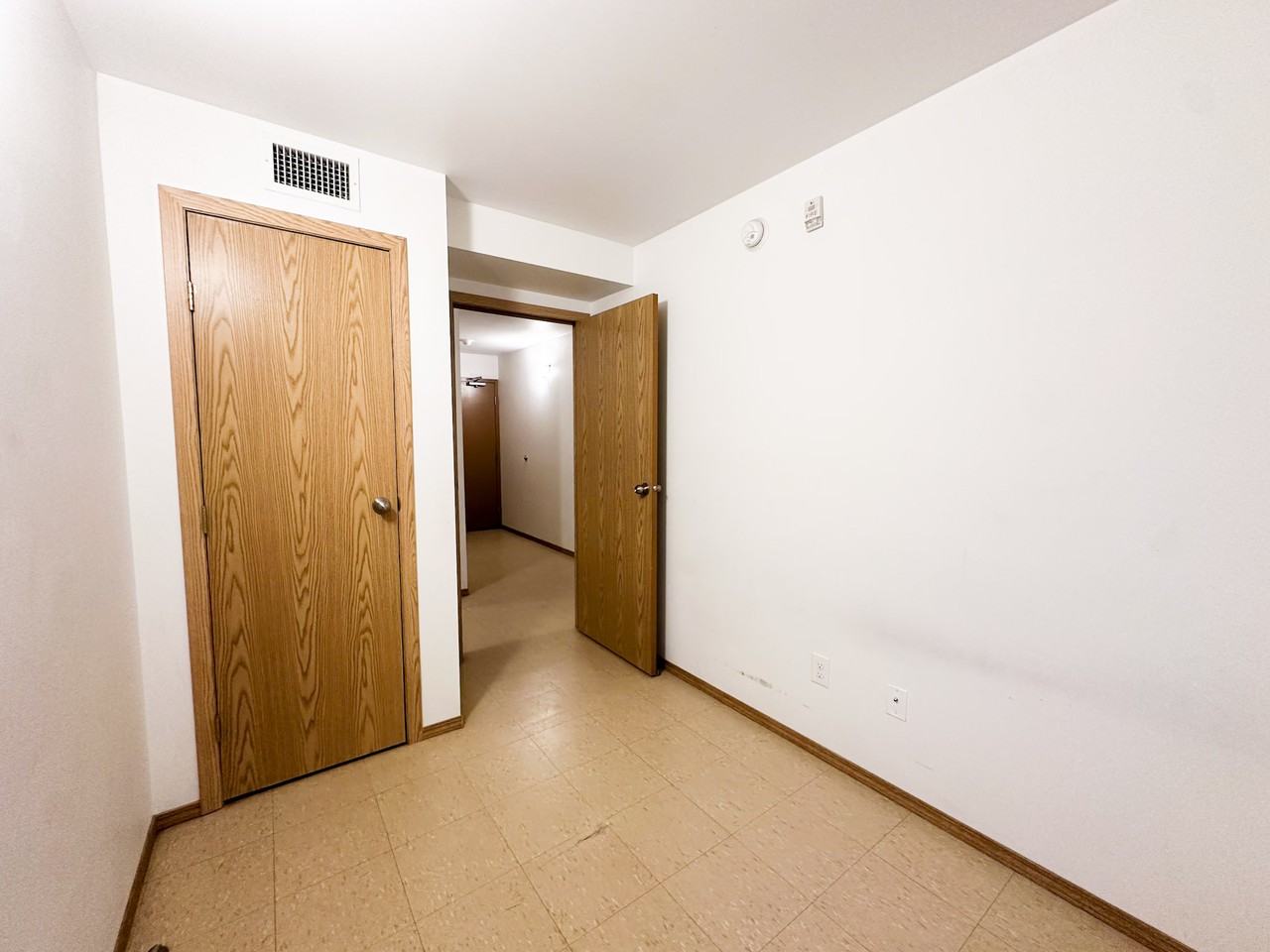 138 Lorne Avenue - Photo 7 of 11