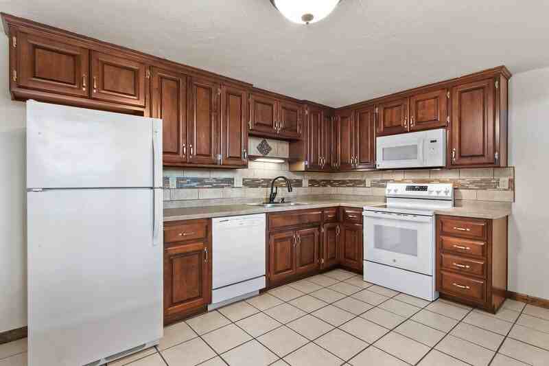 2360 Canter Ln - Photo 5 of 8