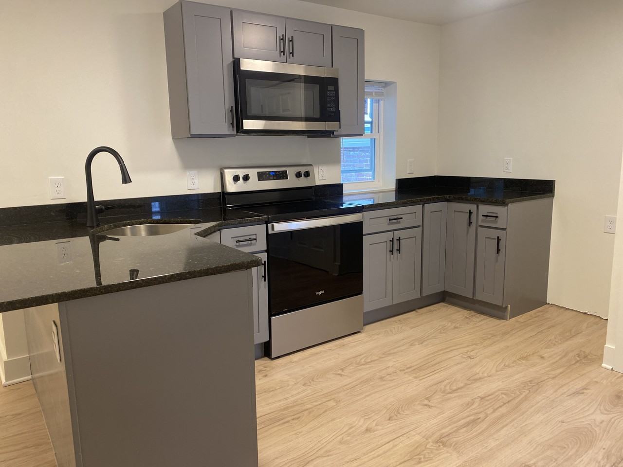 741 Manor - Photo 3 of 8