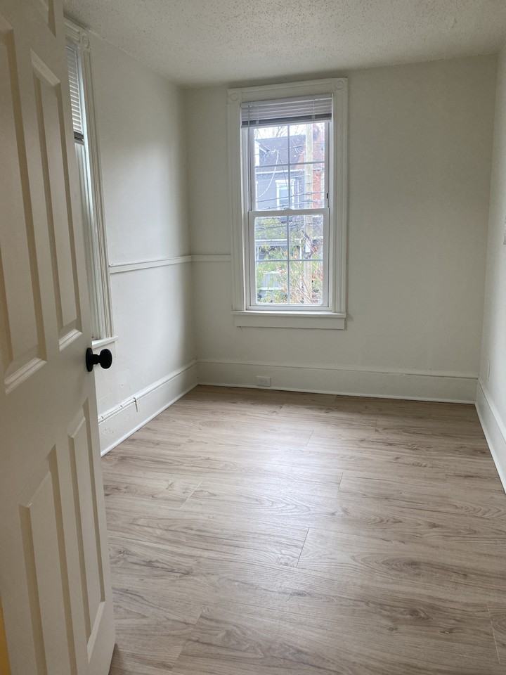 741 Manor - Photo 7 of 8