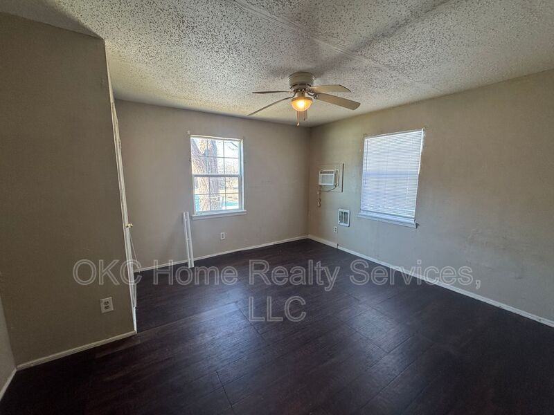 717 Se - Photo 7 of 10