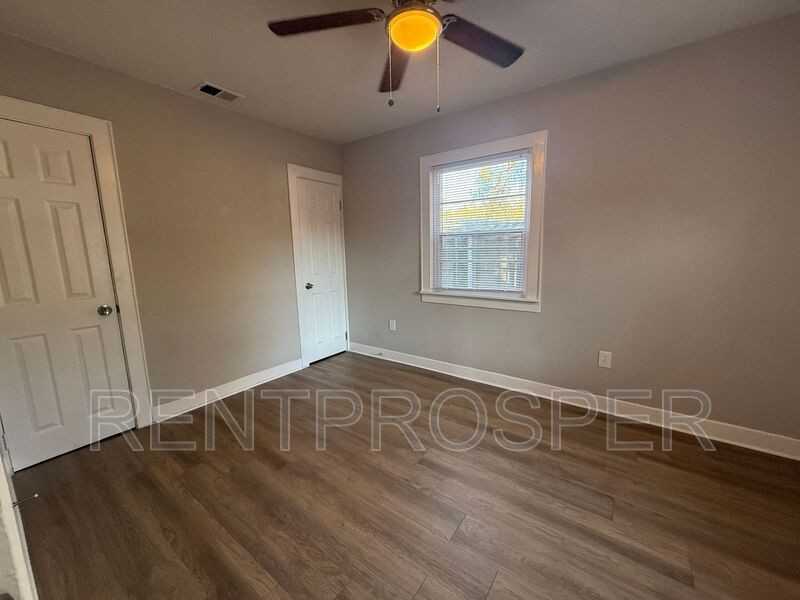 1025 36th St - Photo 6 of 17