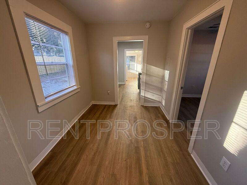 1025 36th St - Photo 7 of 17