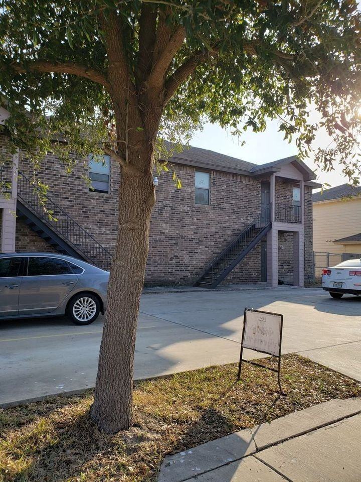 1312 W Carmen Ave - Photo 5 of 16