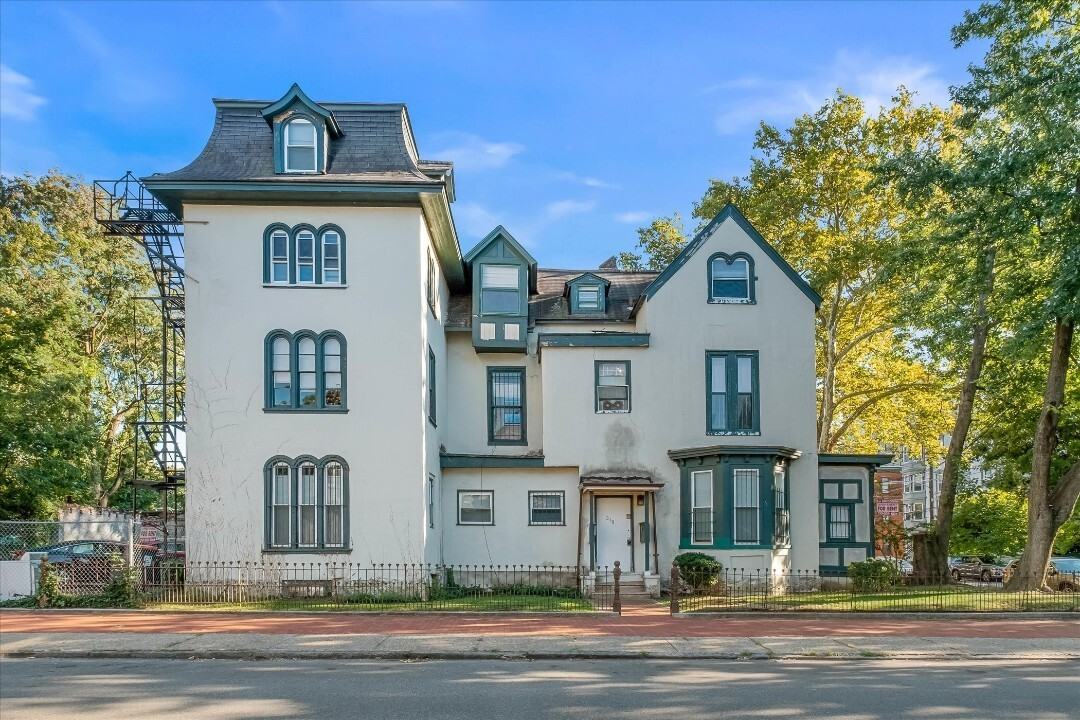 319 N. 33rd St. - Photo 7 of 10