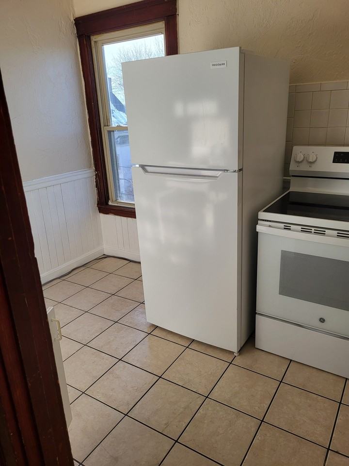 139 How Street - Photo 3 of 6