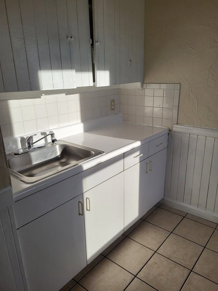 139 How Street - Photo 6 of 6