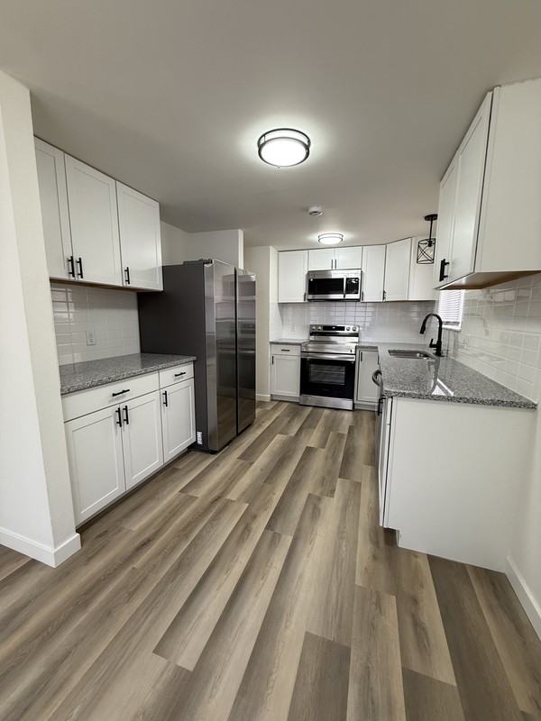 1406 E 16th St - Photo 2 of 11