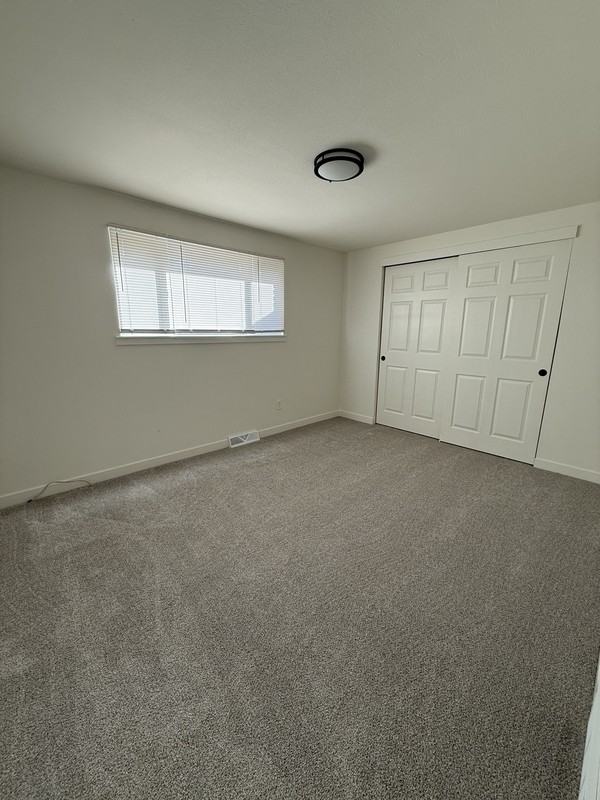 1406 E 16th St - Photo 5 of 11