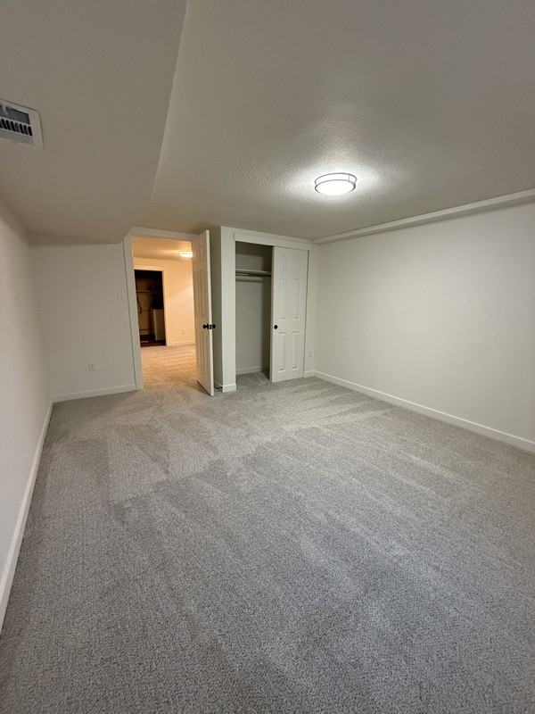 1406 E 16th St - Photo 6 of 11