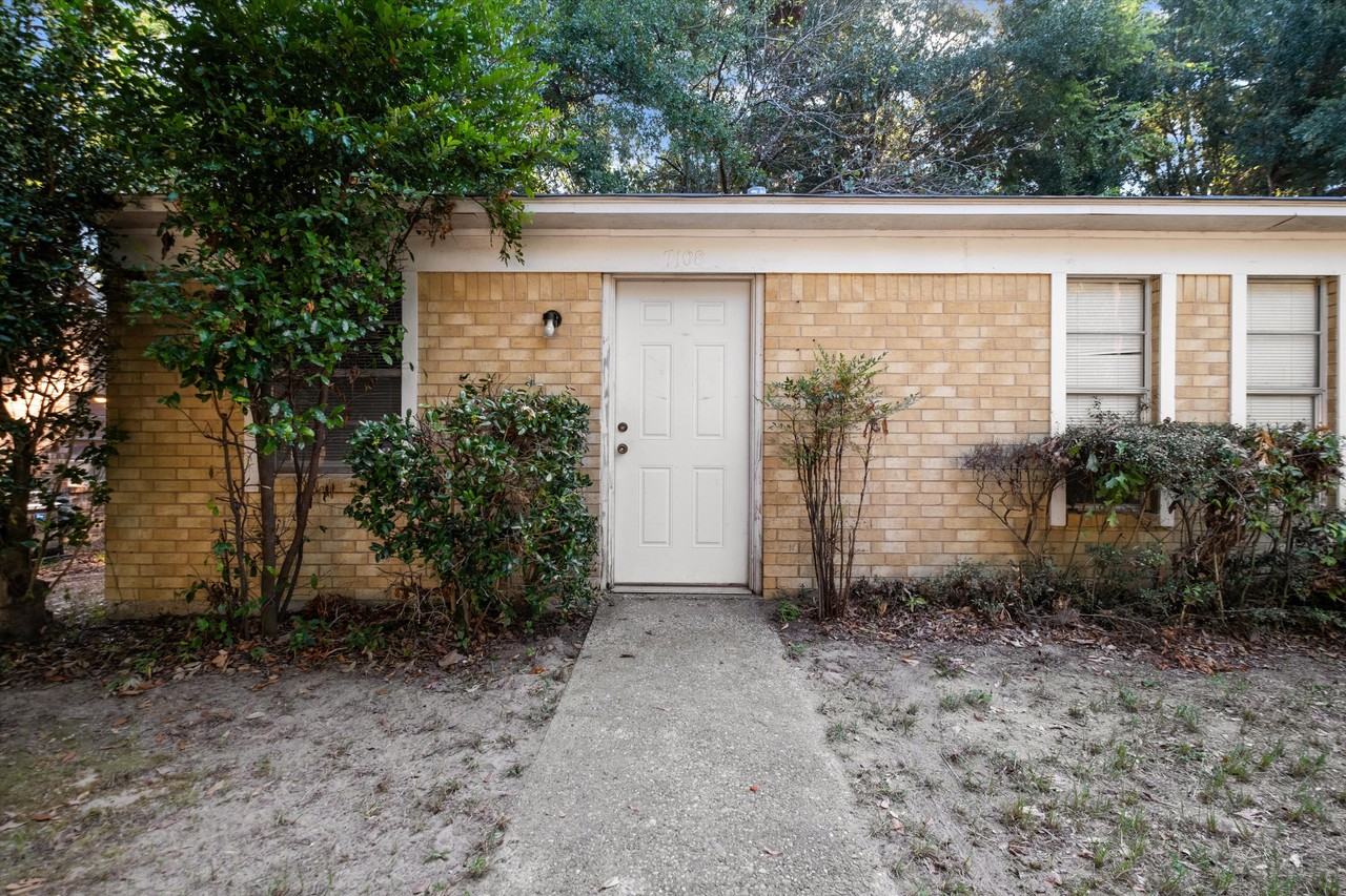 7108 Richfield Drive - Photo 2 of 22