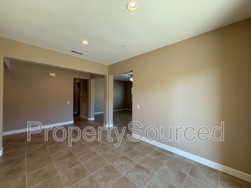 1073 Kumara St - Photo 6 of 47