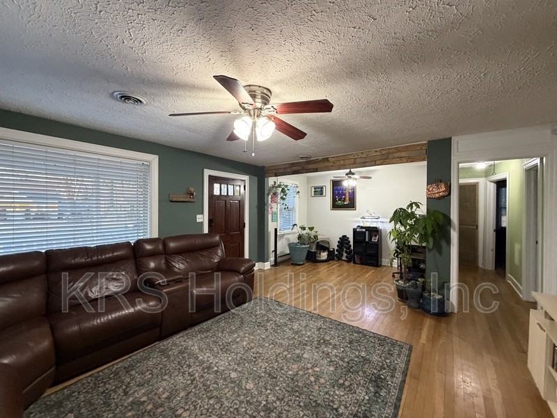 907 Philpotts Rd - Photo 2 of 7