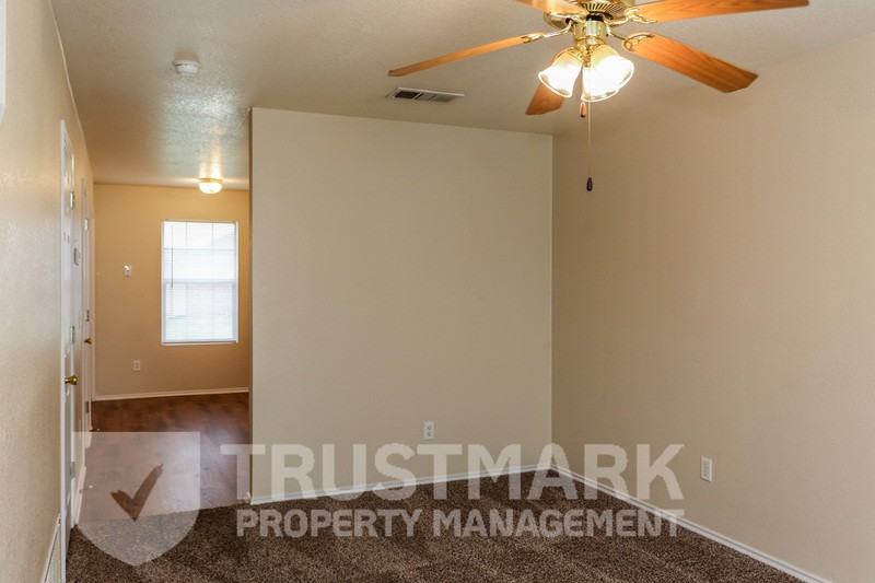 4001 Pilgram Dr Apt D #D - Photo 3 of 20