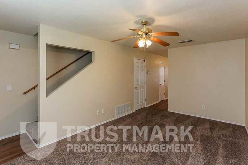 4001 Pilgram Dr Apt D #D - Photo 4 of 20