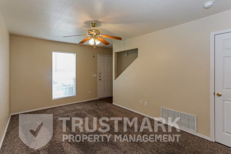4001 Pilgram Dr Apt D #D - Photo 5 of 20