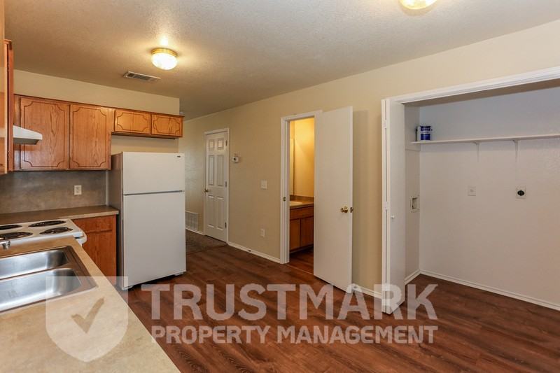 4001 Pilgram Dr Apt D #D - Photo 7 of 20